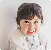笑っている女の子の七五三フォト